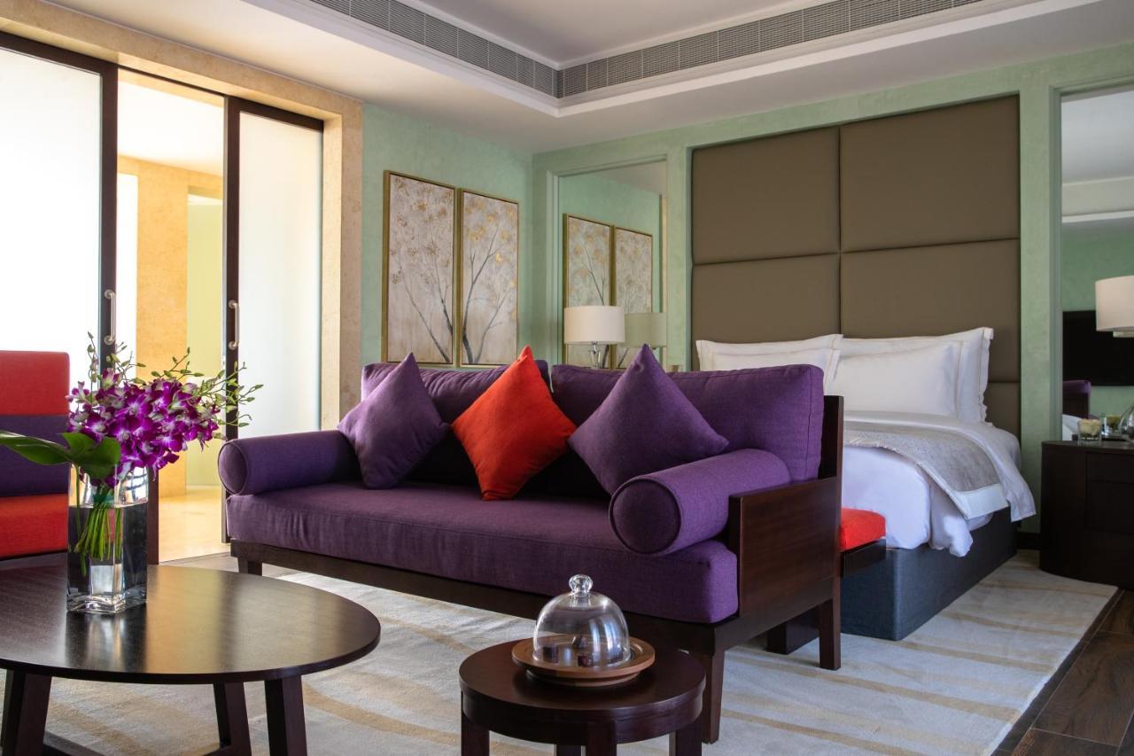 Royal Saray Resort Manama Exterior photo A bedroom at the hotel