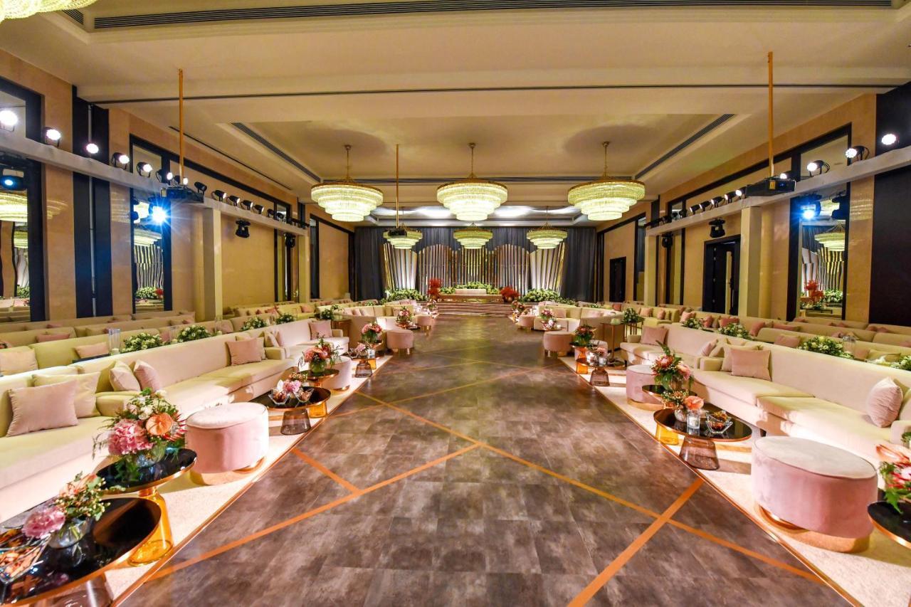 Royal Saray Resort Manama Exterior photo The interior of the ballroom