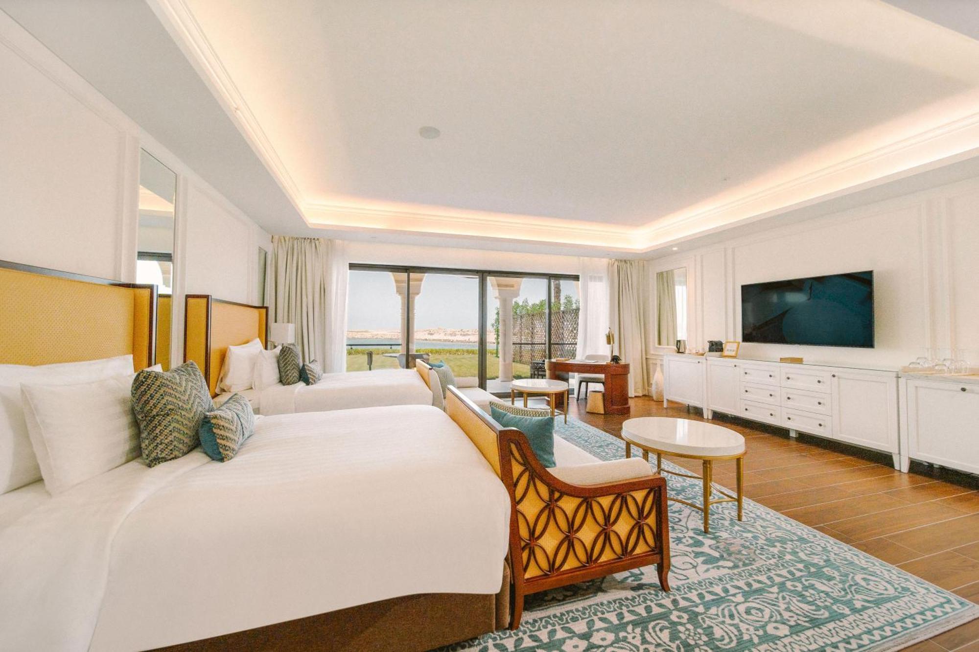 Royal Saray Resort Manama Exterior photo Deluxe Suite