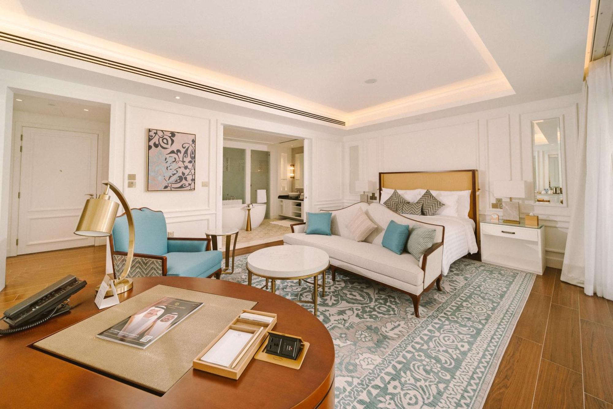 Royal Saray Resort Manama Exterior photo A suite at the hotel