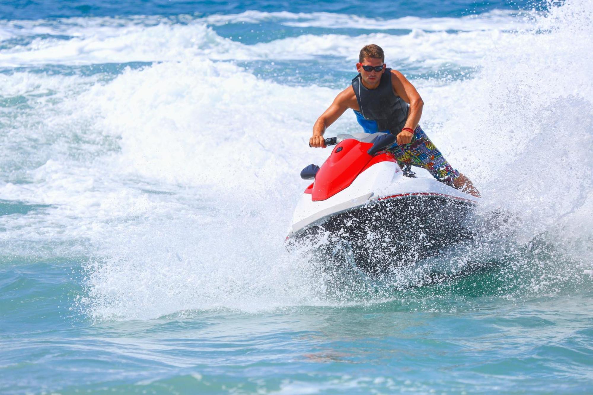 Royal Saray Resort Manama Exterior photo Jet skiing