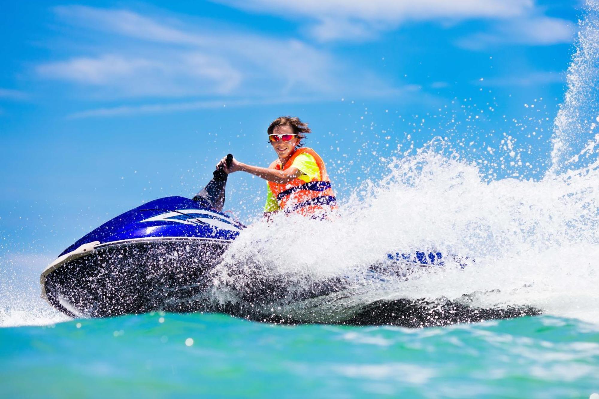 Royal Saray Resort Manama Exterior photo Jet skiing