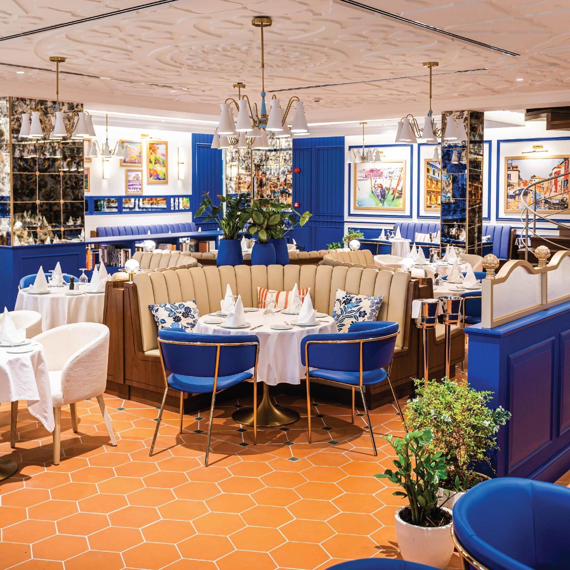 Royal Saray Resort Manama Exterior photo Restaurant Le Maxims