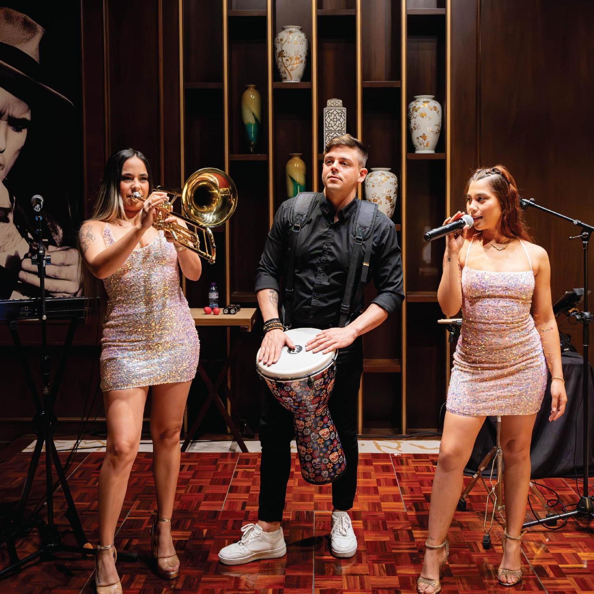 Royal Saray Resort Manama Exterior photo The band performing in 2019
