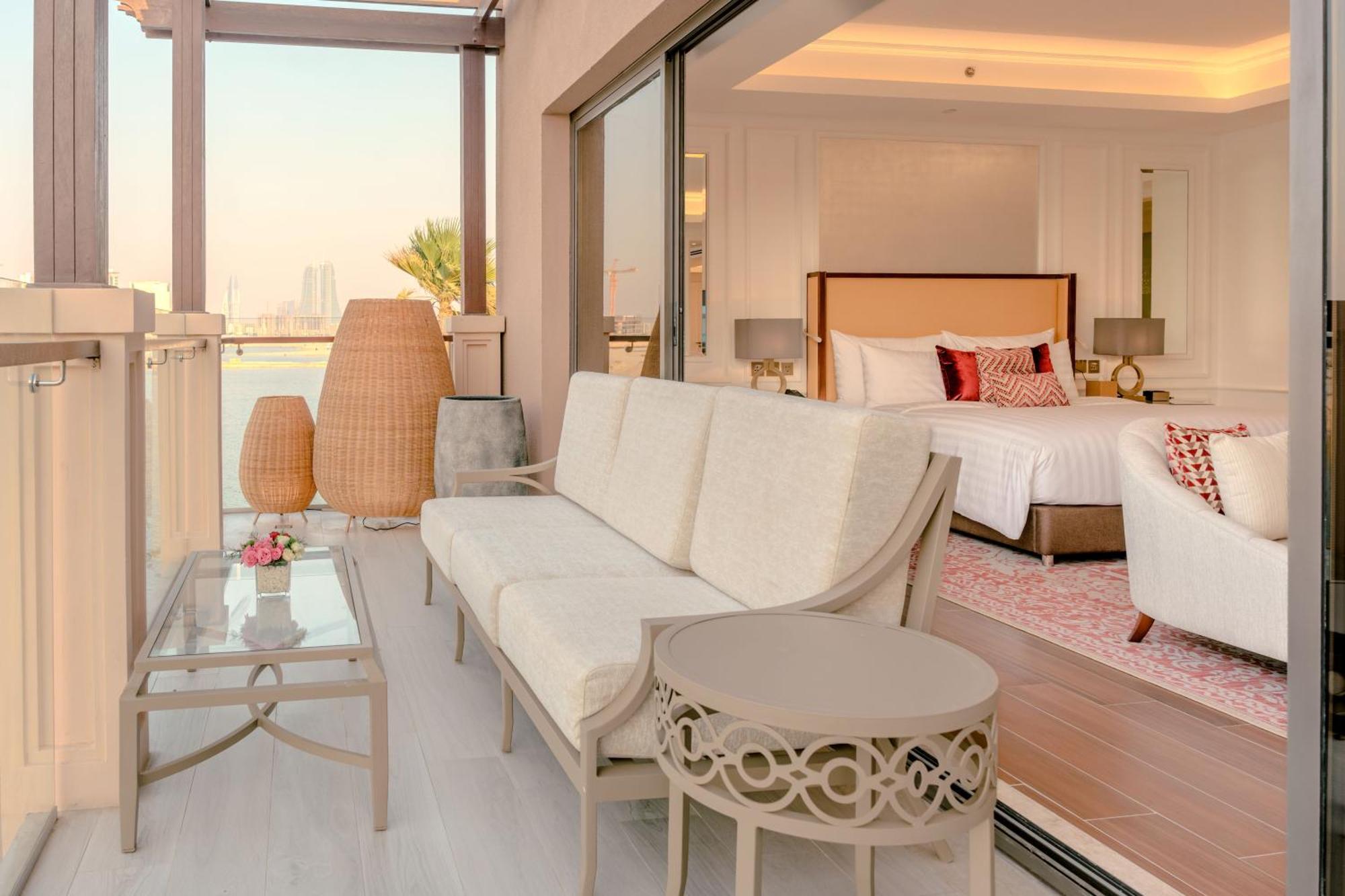 Royal Saray Resort Manama Exterior photo A suite at Jumeirah Creekside