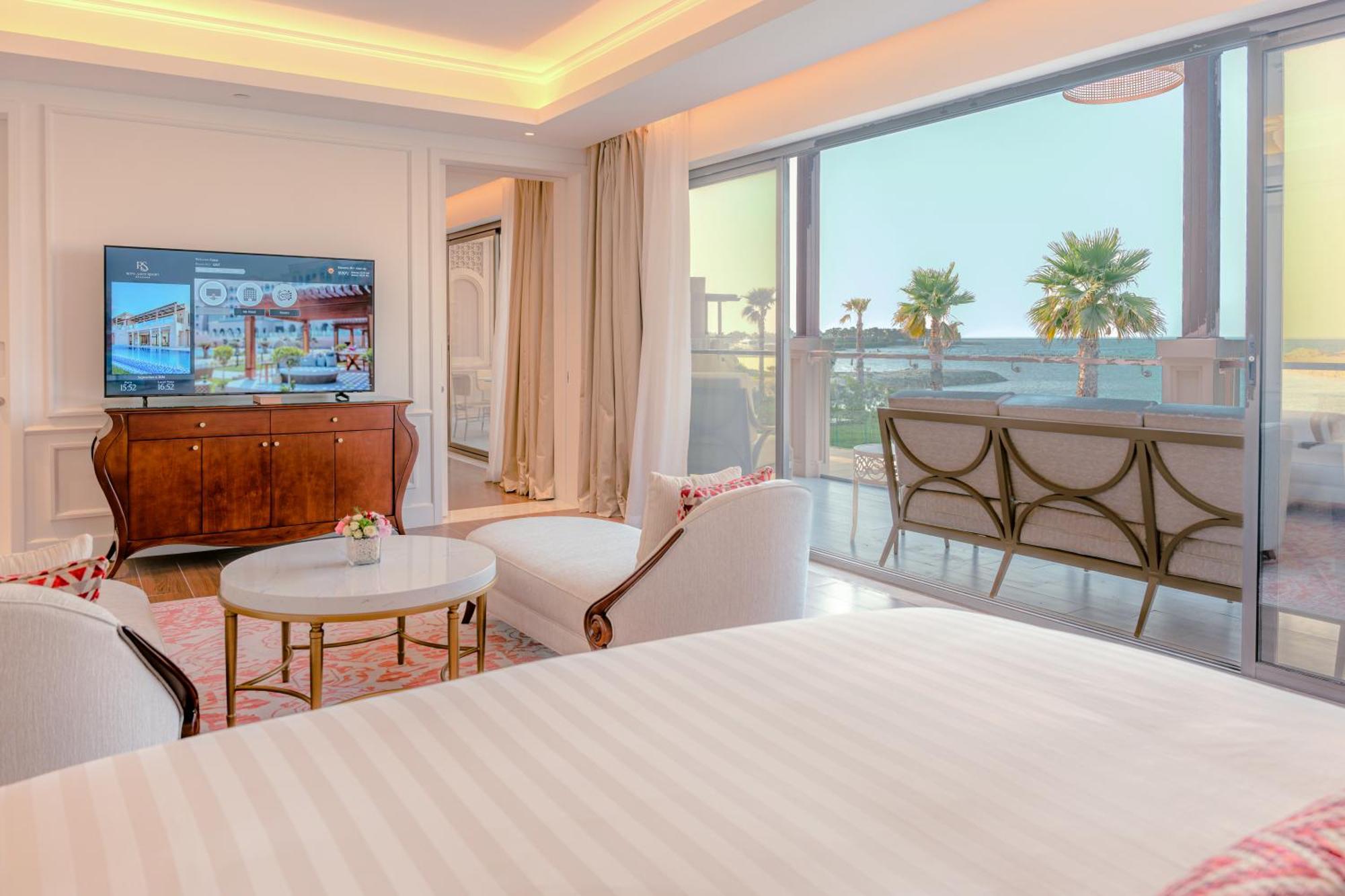 Royal Saray Resort Manama Exterior photo A bedroom at the hotel