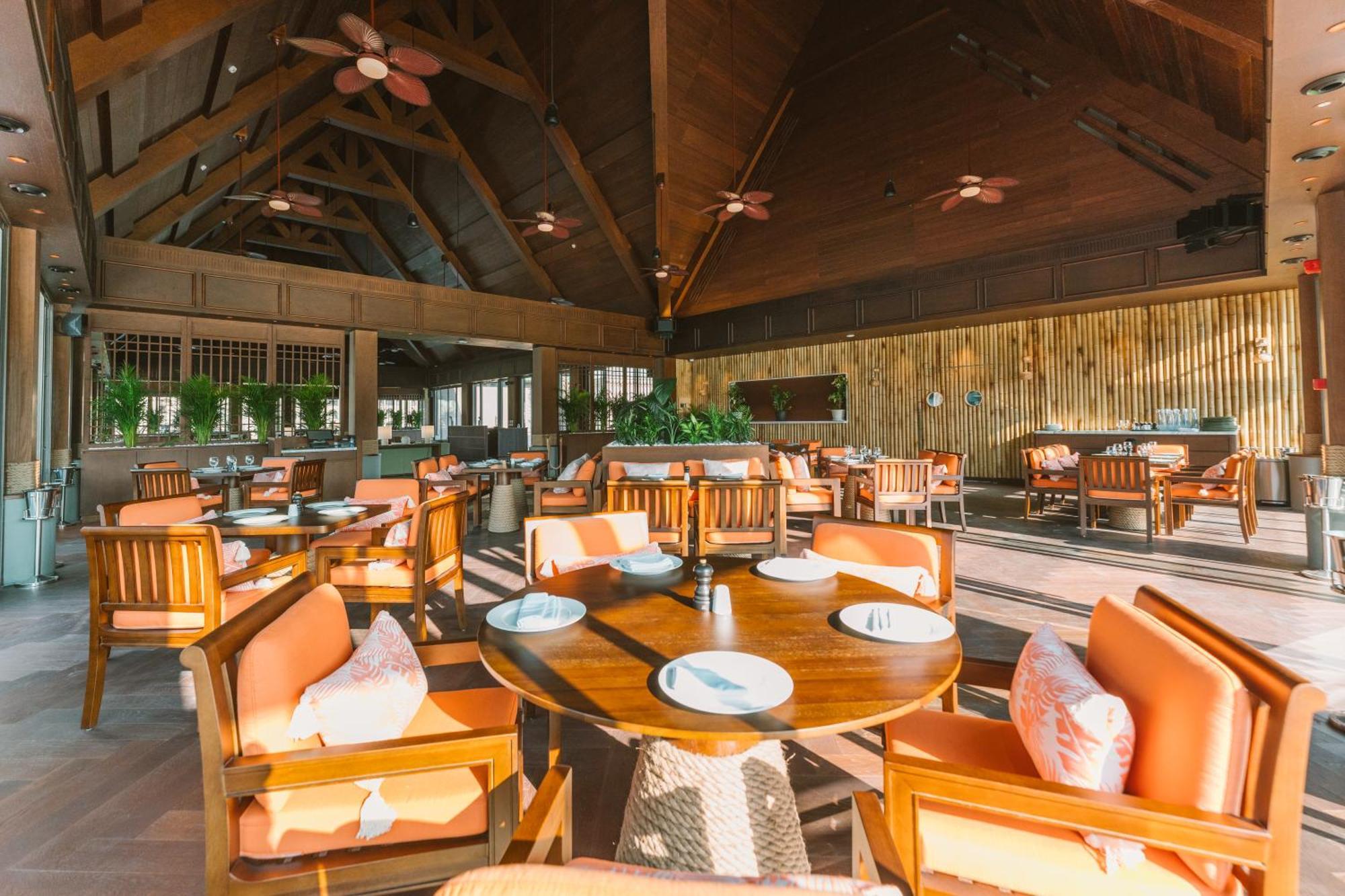 Royal Saray Resort Manama Exterior photo The interior of the restaurant