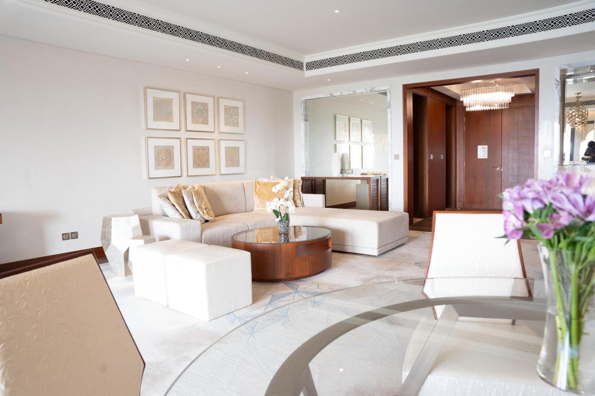Royal Saray Resort Manama Exterior photo